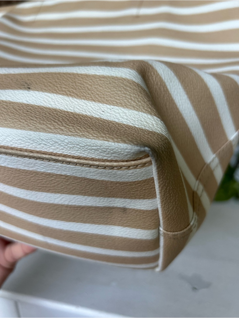 Kate Spade New York Hyde Lane Stripe Riley Tote Beige Cream Shoulder Bag - Picture 13 of 16